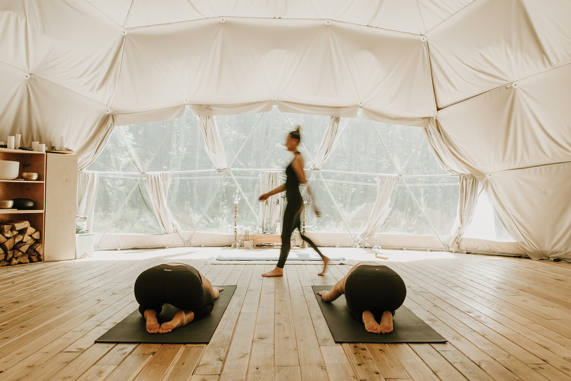 women doing yoga at nectar yoga retreat